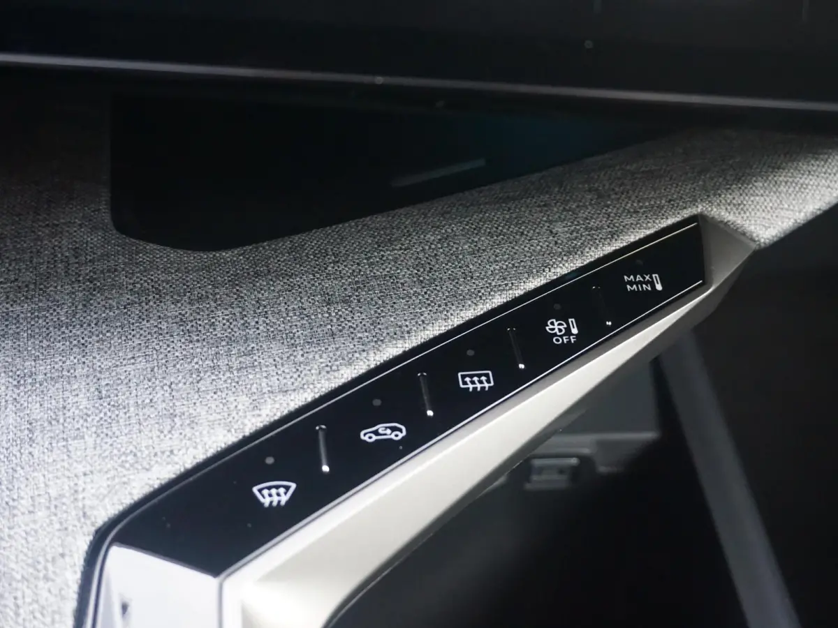 1.2 Hybrid 136 Allure 7p | 7 ZITPLAATSEN | AUTOMAAT |