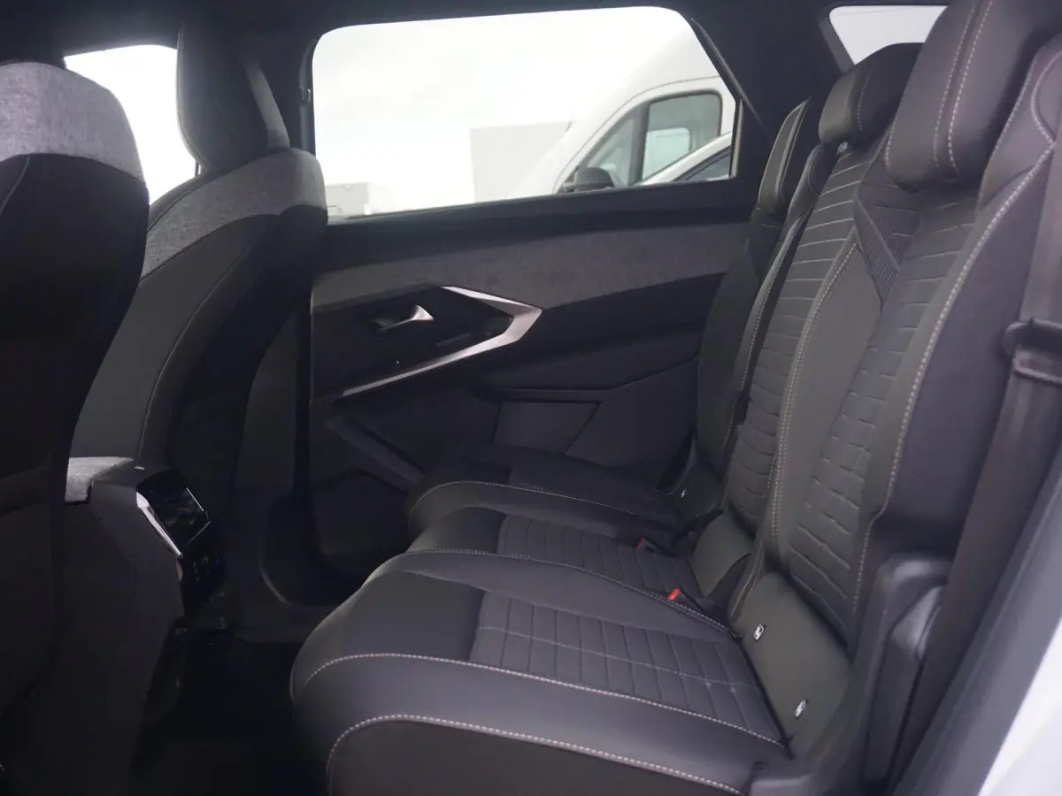 1.2 Hybrid 136 Allure 7p | 7 ZITPLAATSEN | AUTOMAAT |