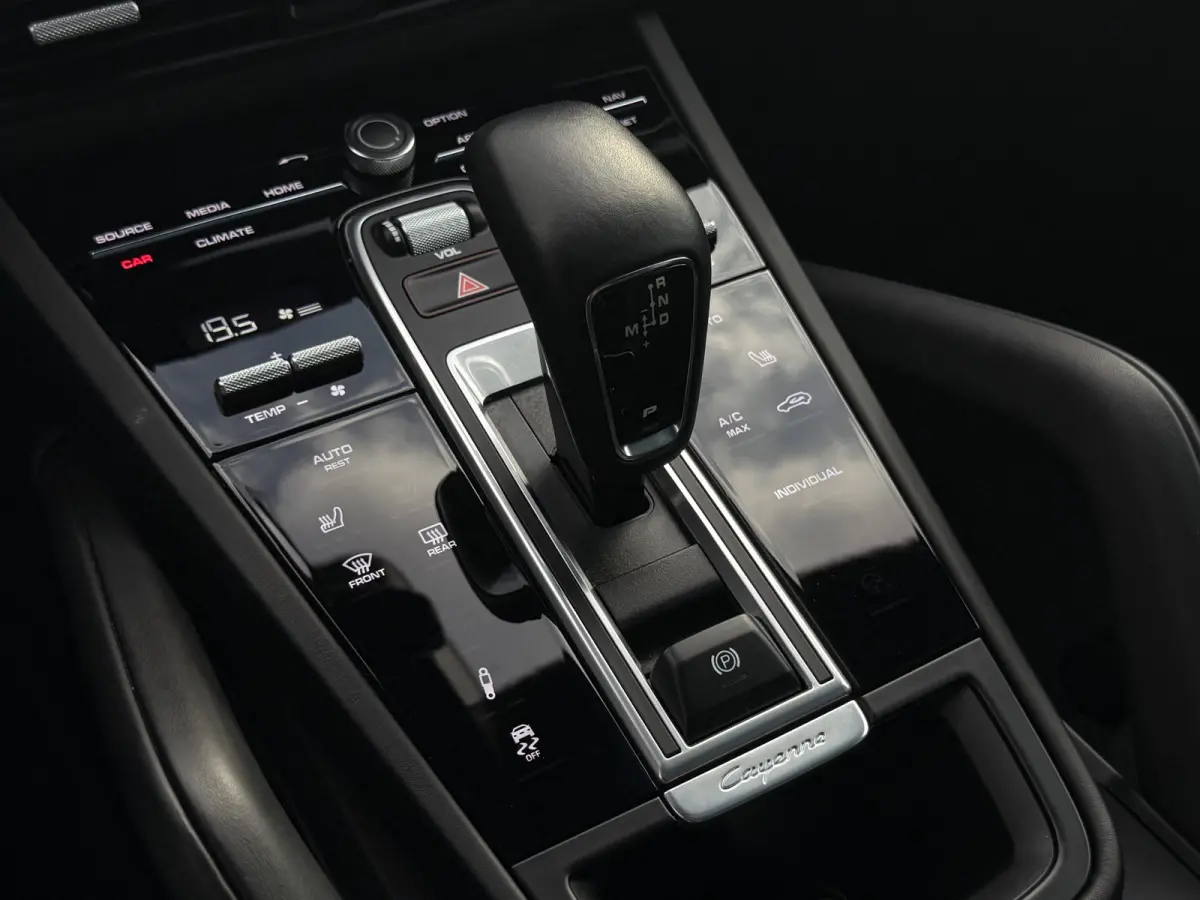 3.0 E-Hybrid Platinum Edition Sport uitlaat | Pano | Lucht | Trekhaak