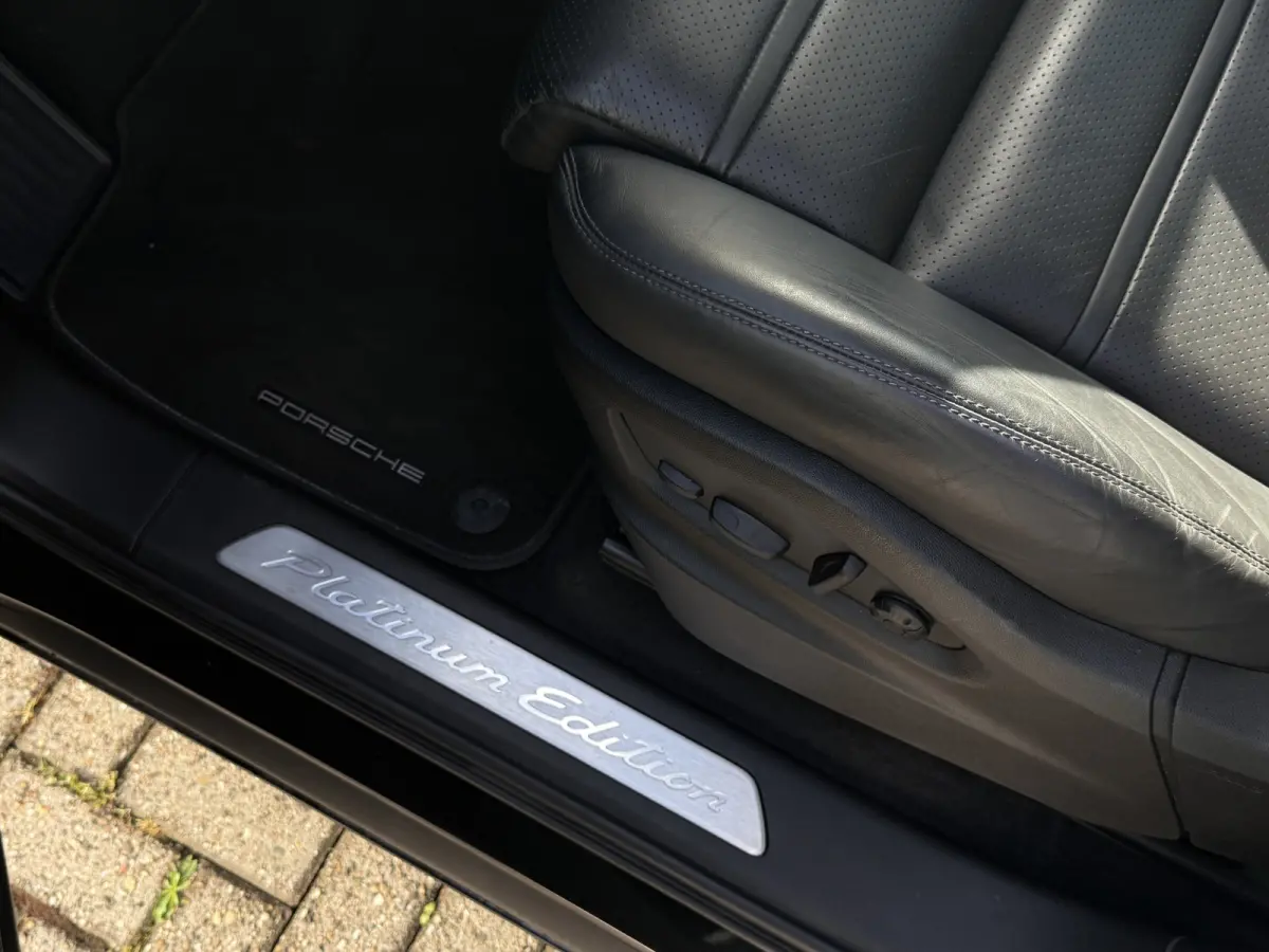 3.0 E-Hybrid Platinum Edition Sport uitlaat | Pano | Lucht | Trekhaak