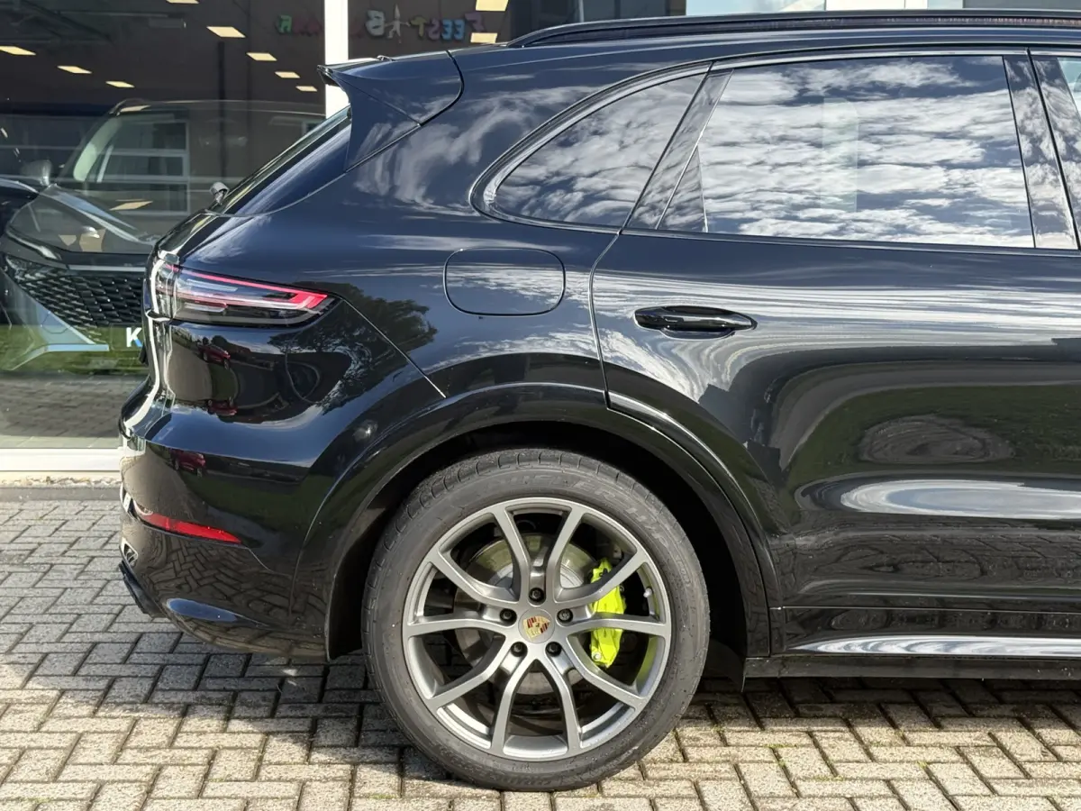 3.0 E-Hybrid Platinum Edition Sport uitlaat | Pano | Lucht | Trekhaak