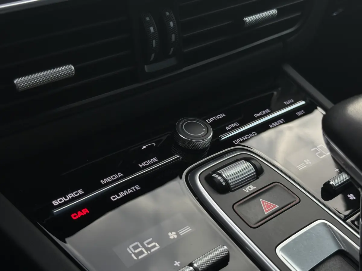 3.0 E-Hybrid Platinum Edition Sport uitlaat | Pano | Lucht | Trekhaak