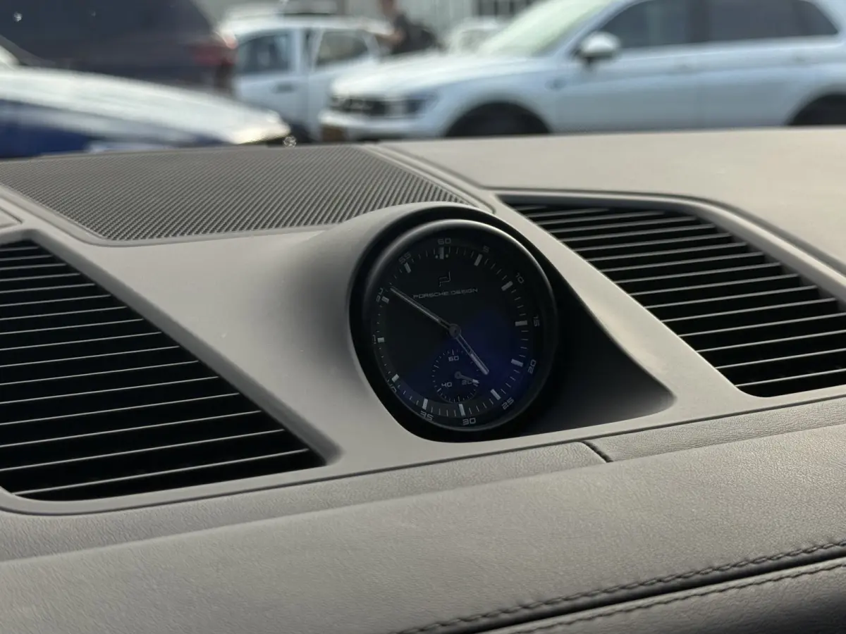 3.0 E-Hybrid Platinum Edition Sport uitlaat | Pano | Lucht | Trekhaak