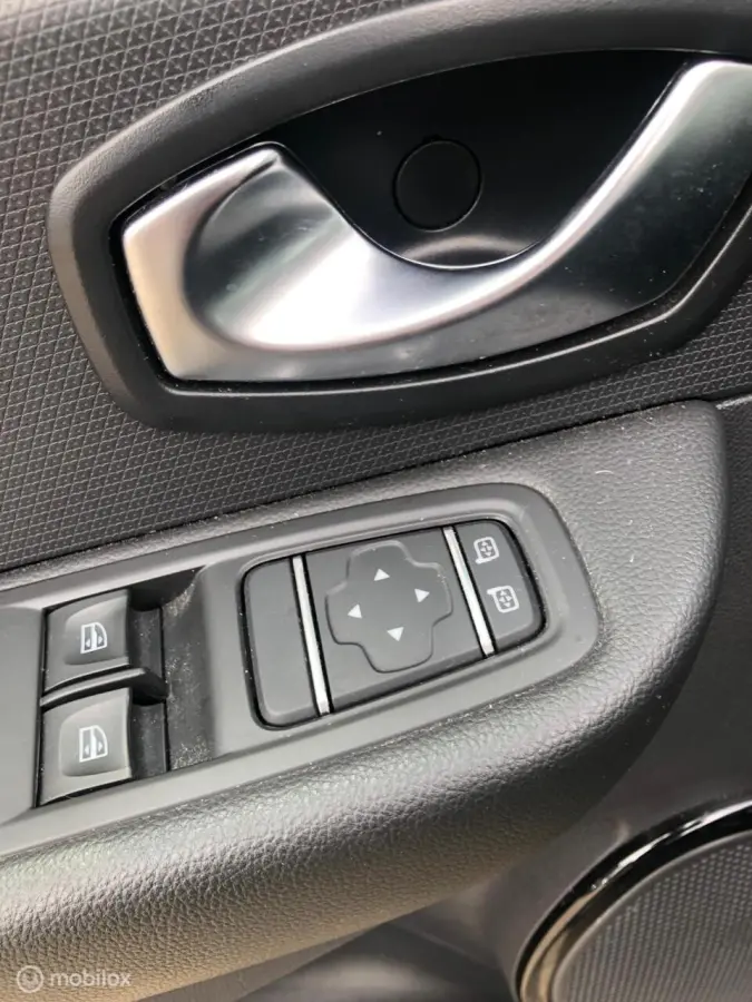 SPORT 5DRS HB NAVI LMV LED NW MODEL