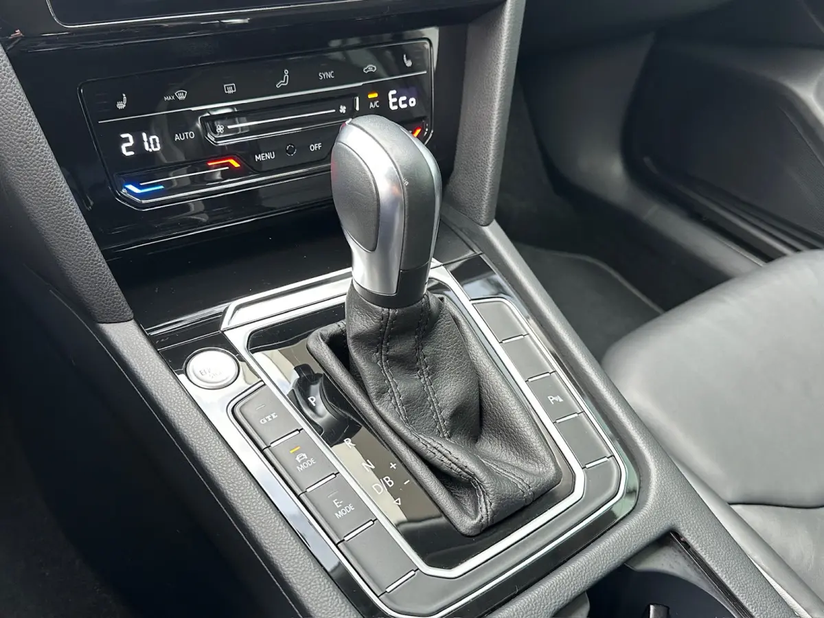 1.4 TSI eHybrid Elegance Business | Leder | Camera | Rijklaar incl. garantie