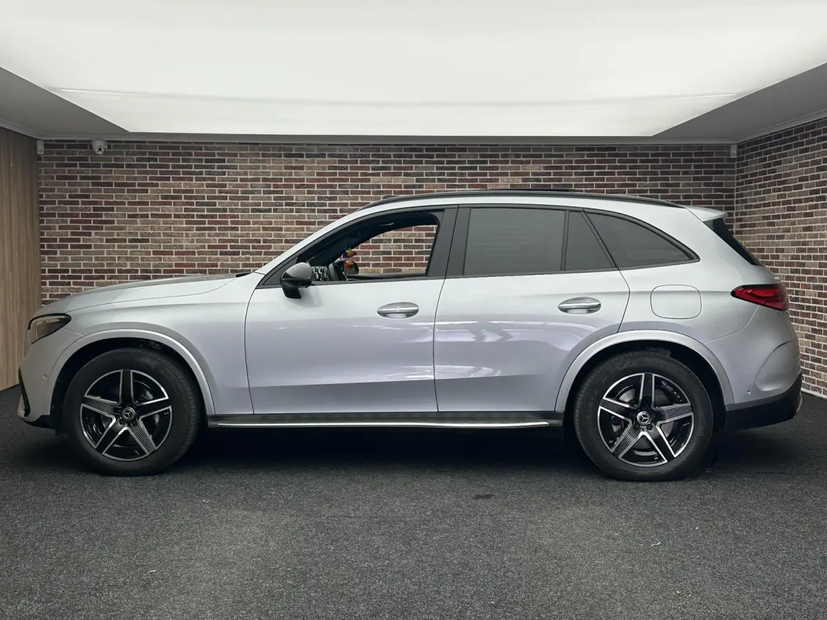 400e 4MATIC AMG Line Burmeister Panorama Trekhaak Carbon Camera