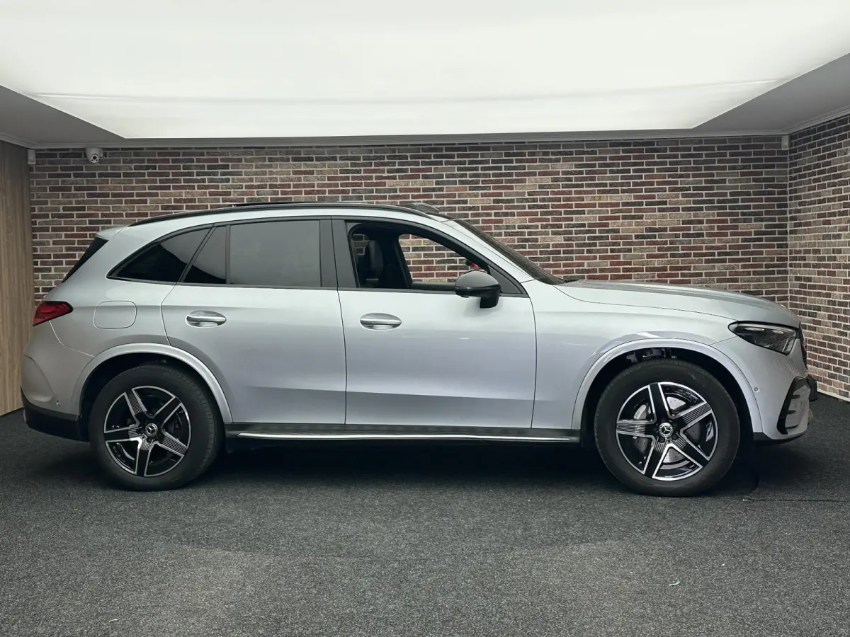 400e 4MATIC AMG Line Burmeister Panorama Trekhaak Carbon Camera