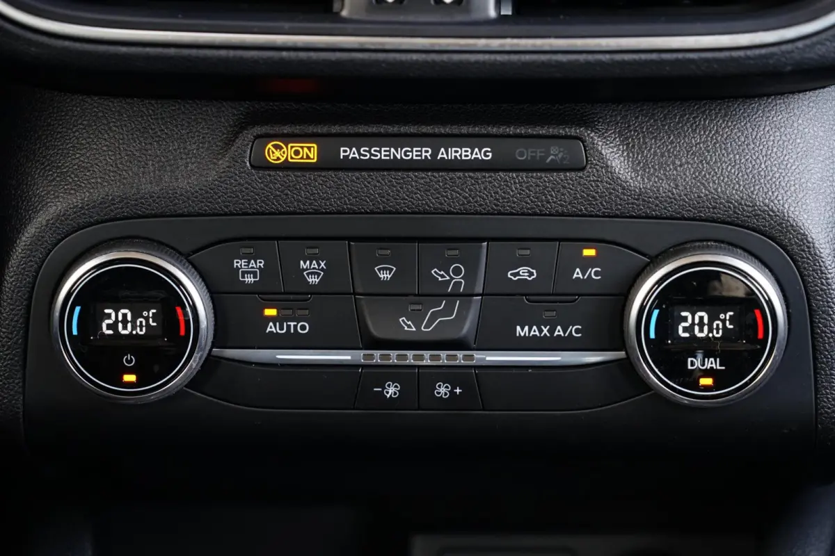 1.0 EcoBoost Titanium Business, NL, keyless