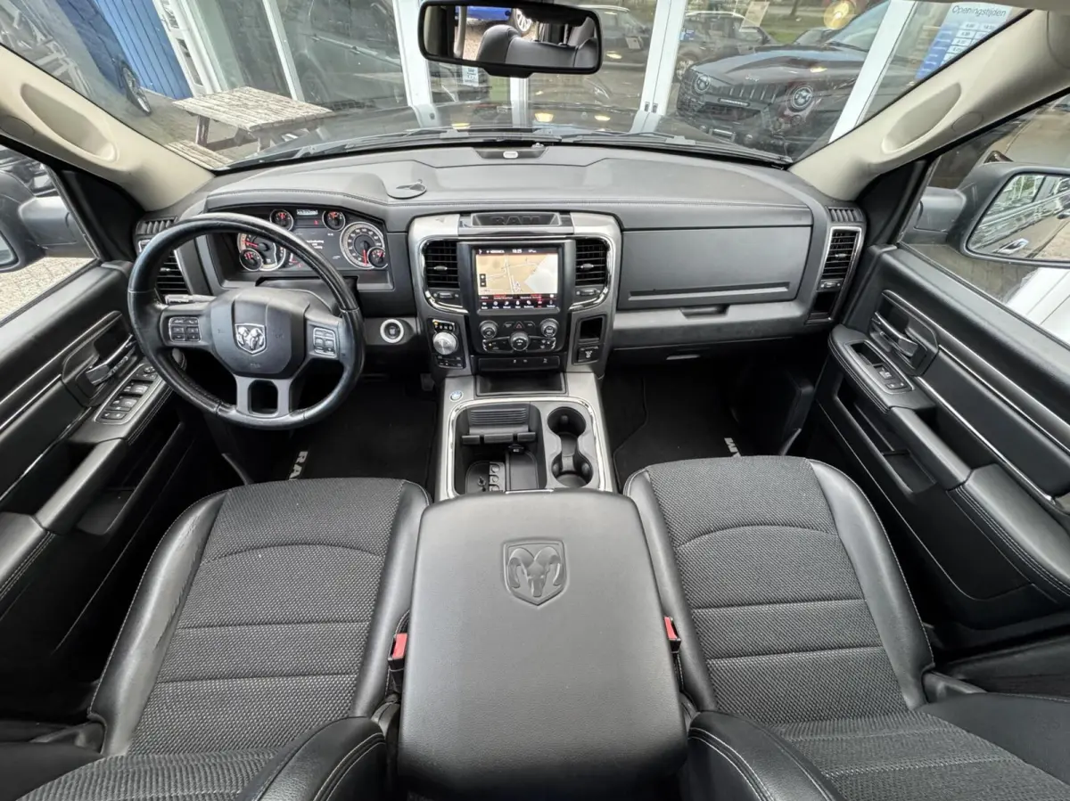 1500 4X4 5.7 V8 400pk 4x4 Crew Cab 5'7 SPORT,Xenon,Schuifdak,20"lmv