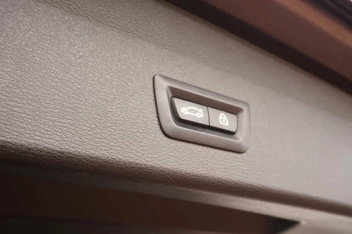 SDrive20i High ExecutiveL / LED / Camera / Navigatie / Stoelverwarm. / = SUPER !!