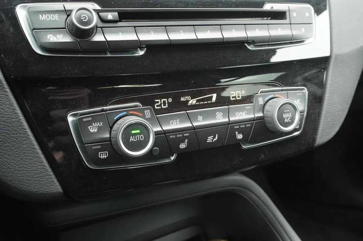 SDrive20i High ExecutiveL / LED / Camera / Navigatie / Stoelverwarm. / = SUPER !!