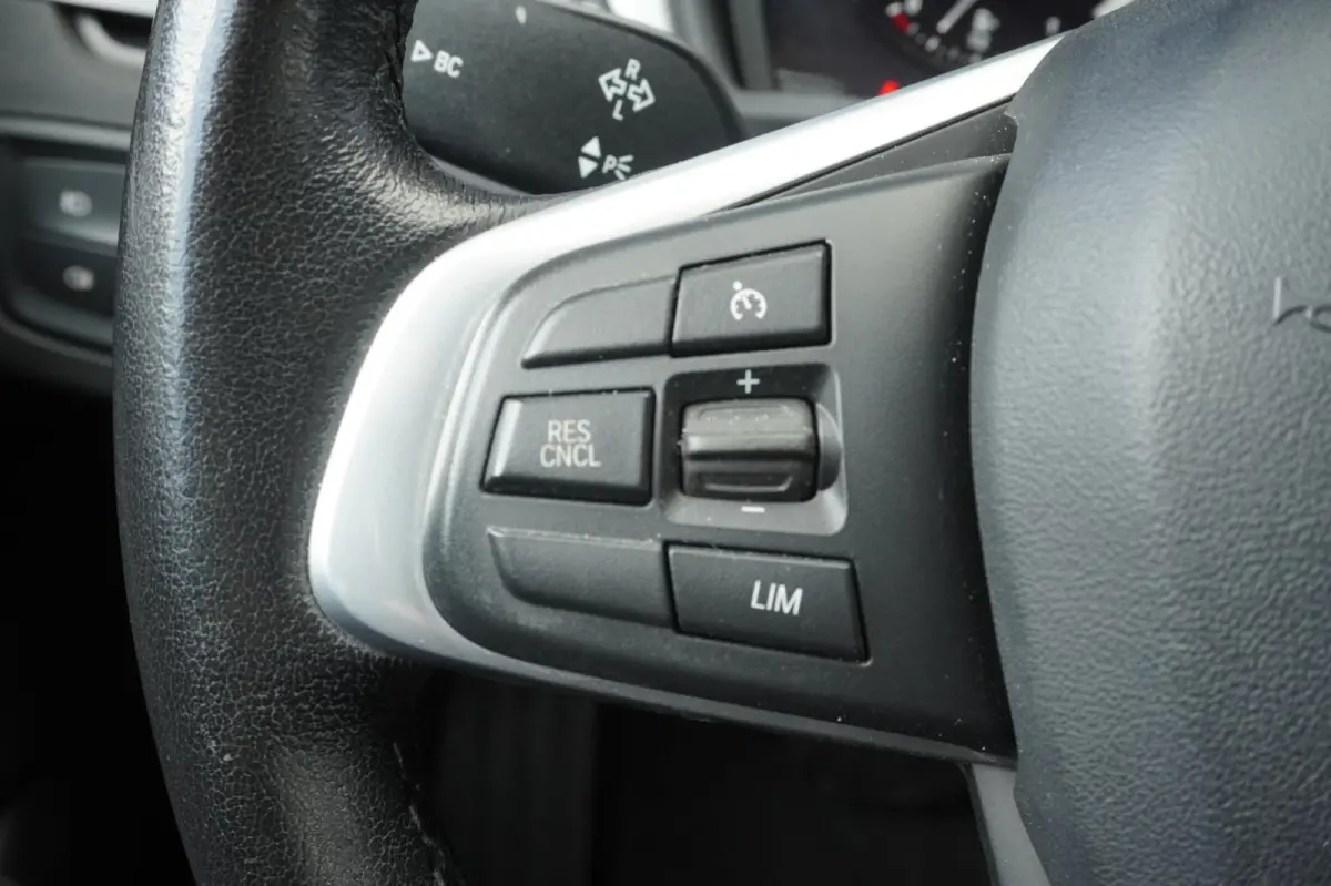 SDrive20i High ExecutiveL / LED / Camera / Navigatie / Stoelverwarm. / = SUPER !!