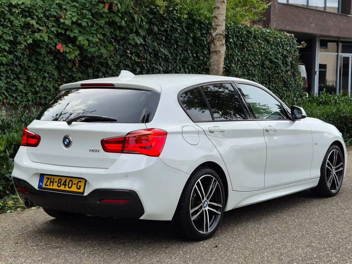 M Sport Ed CarPlay NAP LED GR Navi Automaat Black Panel Teller All weather M Velgen GARANTIE Rij-K 118i High Executive