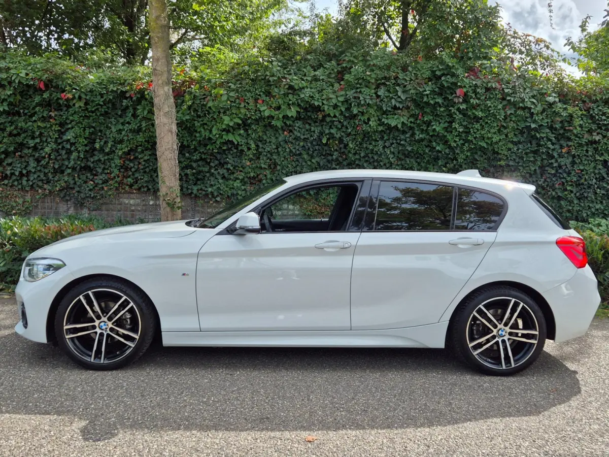 M Sport Ed CarPlay NAP LED GR Navi Automaat Black Panel Teller All weather M Velgen GARANTIE Rij-K 118i High Executive