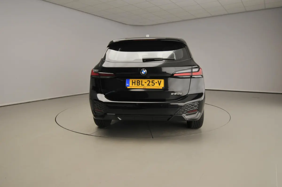 220i | M-Sportpakket | LED | HUD | Active cruise | Elektr. zetels | Keyles go | DAB | Harman-kardon sound | Alu 17 inch
