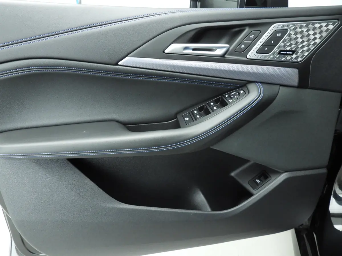 220i | M-Sportpakket | LED | HUD | Active cruise | Elektr. zetels | Keyles go | DAB | Harman-kardon sound | Alu 17 inch