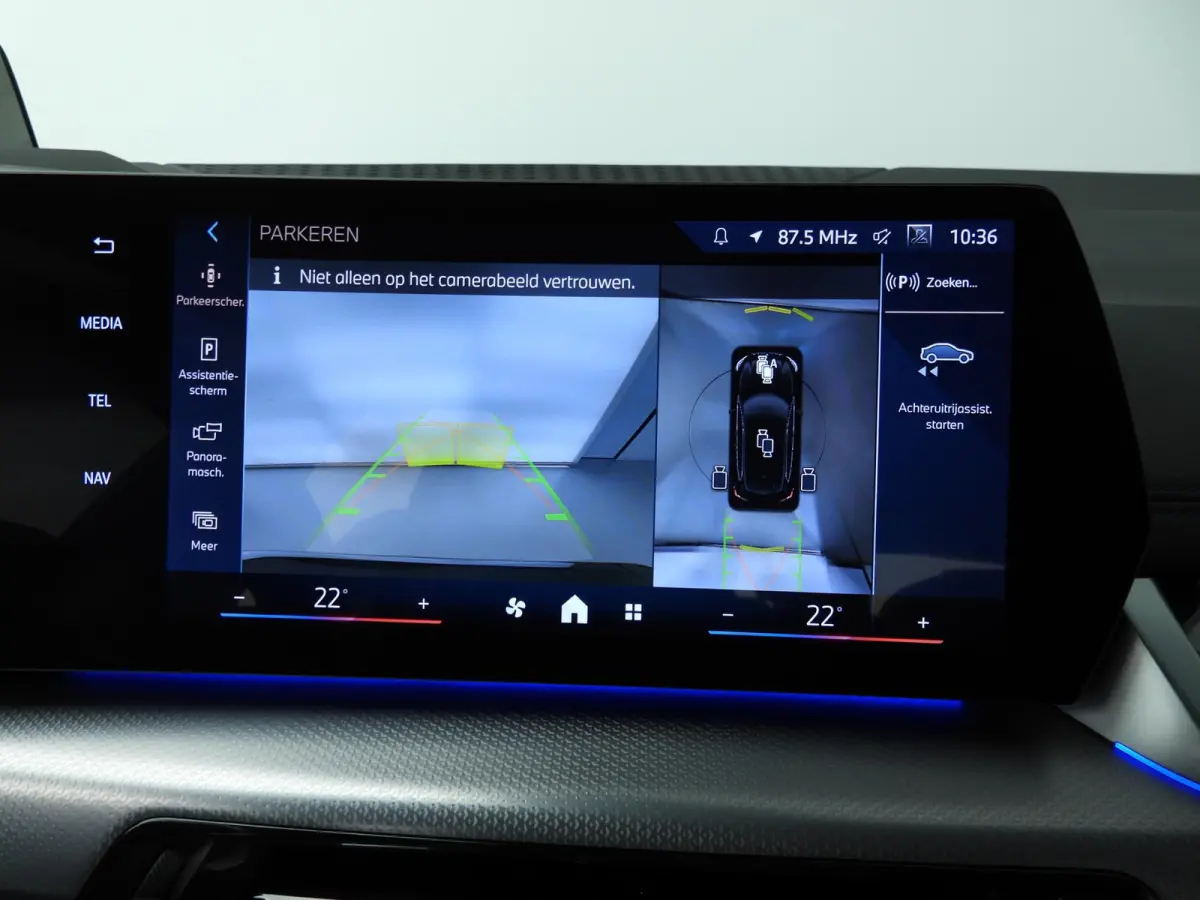 220i | M-Sportpakket | LED | HUD | Active cruise | Elektr. zetels | Keyles go | DAB | Harman-kardon sound | Alu 17 inch