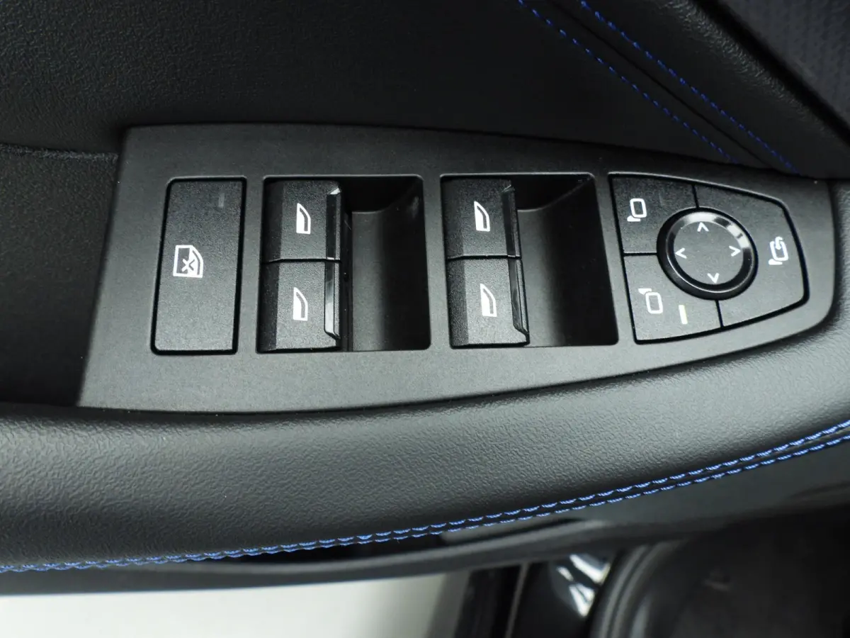 220i | M-Sportpakket | LED | HUD | Active cruise | Elektr. zetels | Keyles go | DAB | Harman-kardon sound | Alu 17 inch