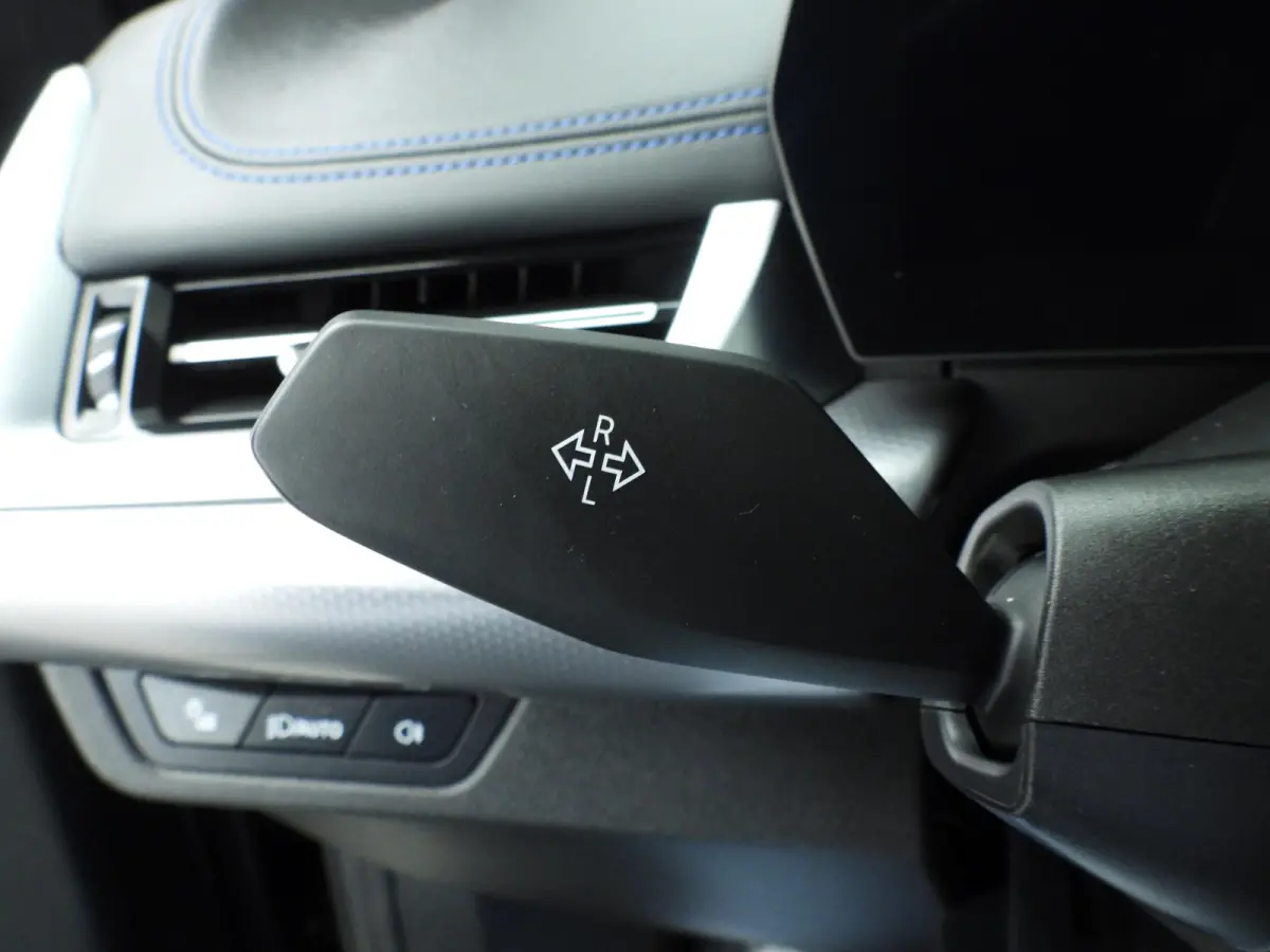 220i | M-Sportpakket | LED | HUD | Active cruise | Elektr. zetels | Keyles go | DAB | Harman-kardon sound | Alu 17 inch
