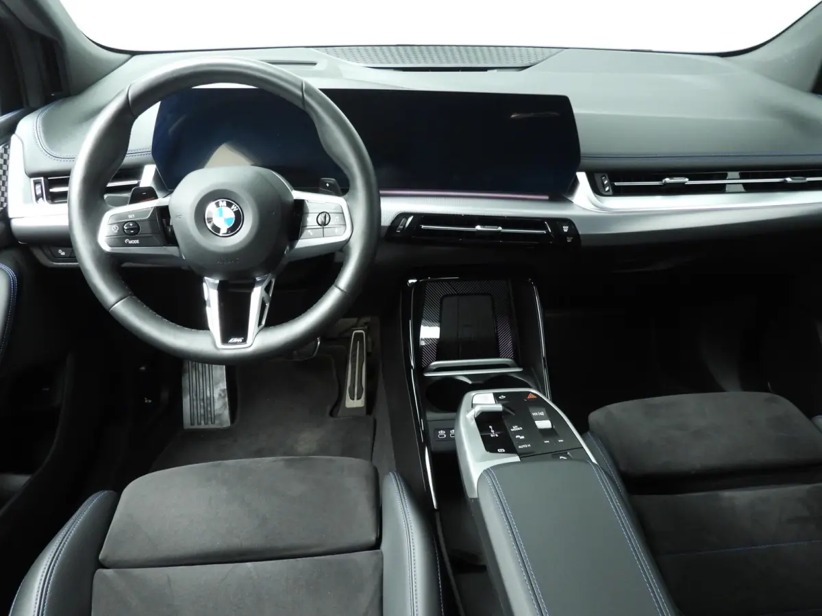 220i | M-Sportpakket | LED | HUD | Active cruise | Elektr. zetels | Keyles go | DAB | Harman-kardon sound | Alu 17 inch
