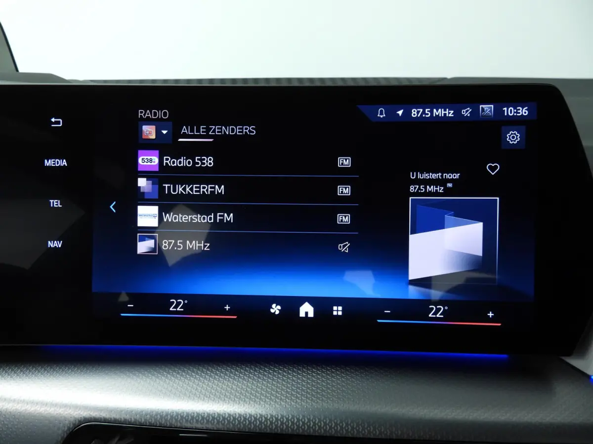 220i | M-Sportpakket | LED | HUD | Active cruise | Elektr. zetels | Keyles go | DAB | Harman-kardon sound | Alu 17 inch