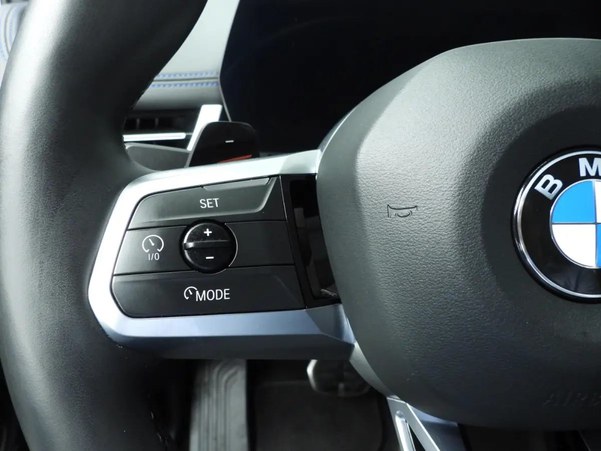 220i | M-Sportpakket | LED | HUD | Active cruise | Elektr. zetels | Keyles go | DAB | Harman-kardon sound | Alu 17 inch