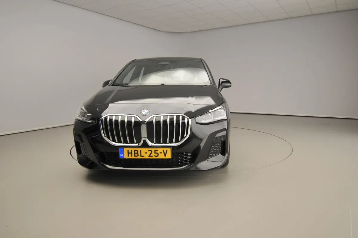 220i | M-Sportpakket | LED | HUD | Active cruise | Elektr. zetels | Keyles go | DAB | Harman-kardon sound | Alu 17 inch