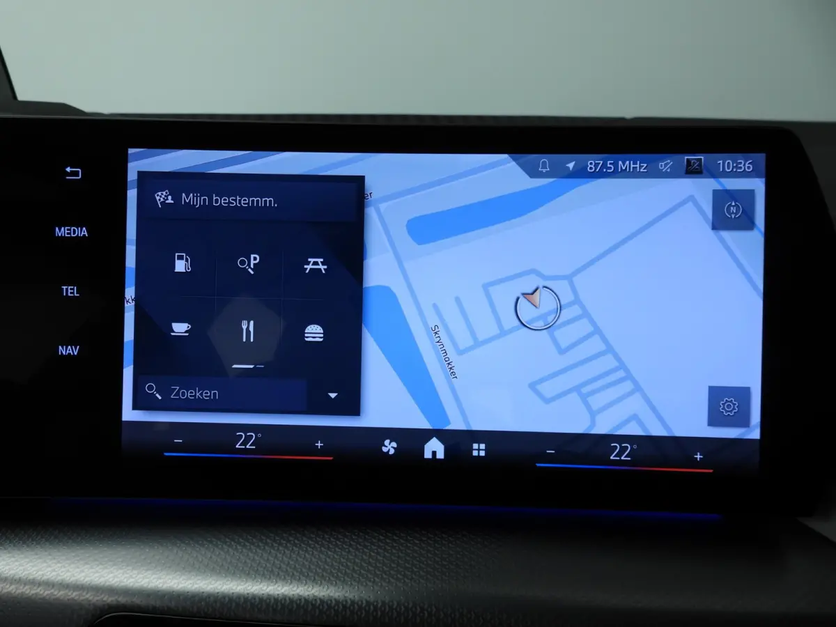 220i | M-Sportpakket | LED | HUD | Active cruise | Elektr. zetels | Keyles go | DAB | Harman-kardon sound | Alu 17 inch