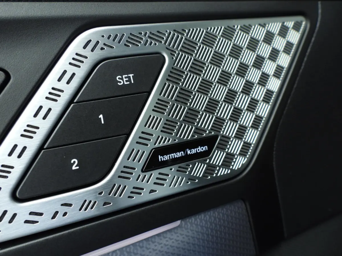 220i | M-Sportpakket | LED | HUD | Active cruise | Elektr. zetels | Keyles go | DAB | Harman-kardon sound | Alu 17 inch
