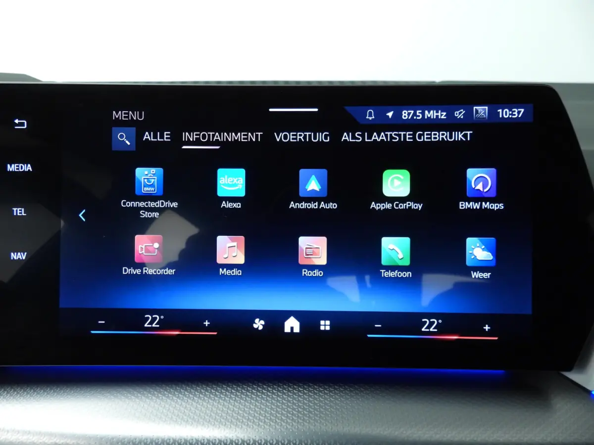 220i | M-Sportpakket | LED | HUD | Active cruise | Elektr. zetels | Keyles go | DAB | Harman-kardon sound | Alu 17 inch
