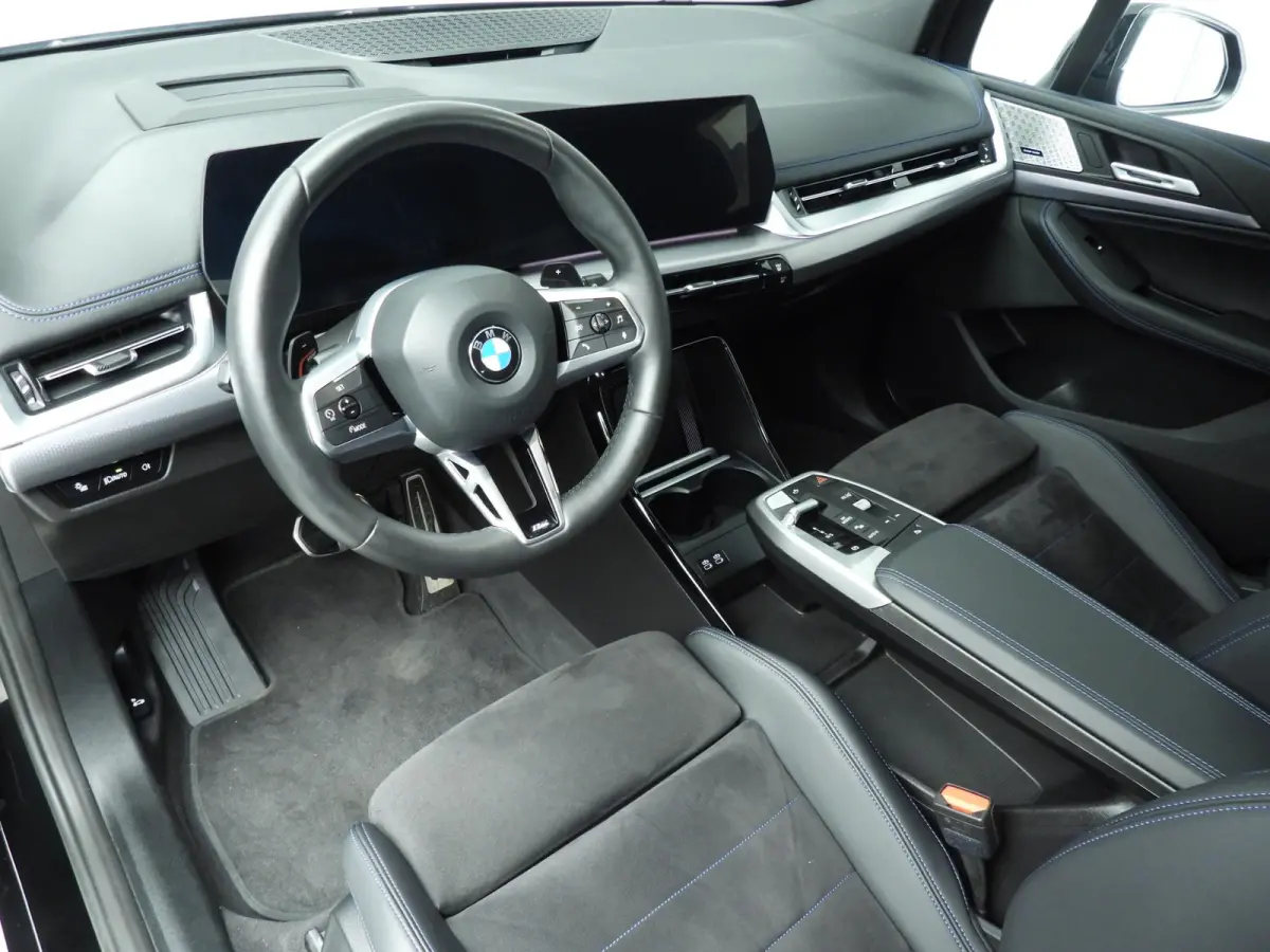 220i | M-Sportpakket | LED | HUD | Active cruise | Elektr. zetels | Keyles go | DAB | Harman-kardon sound | Alu 17 inch