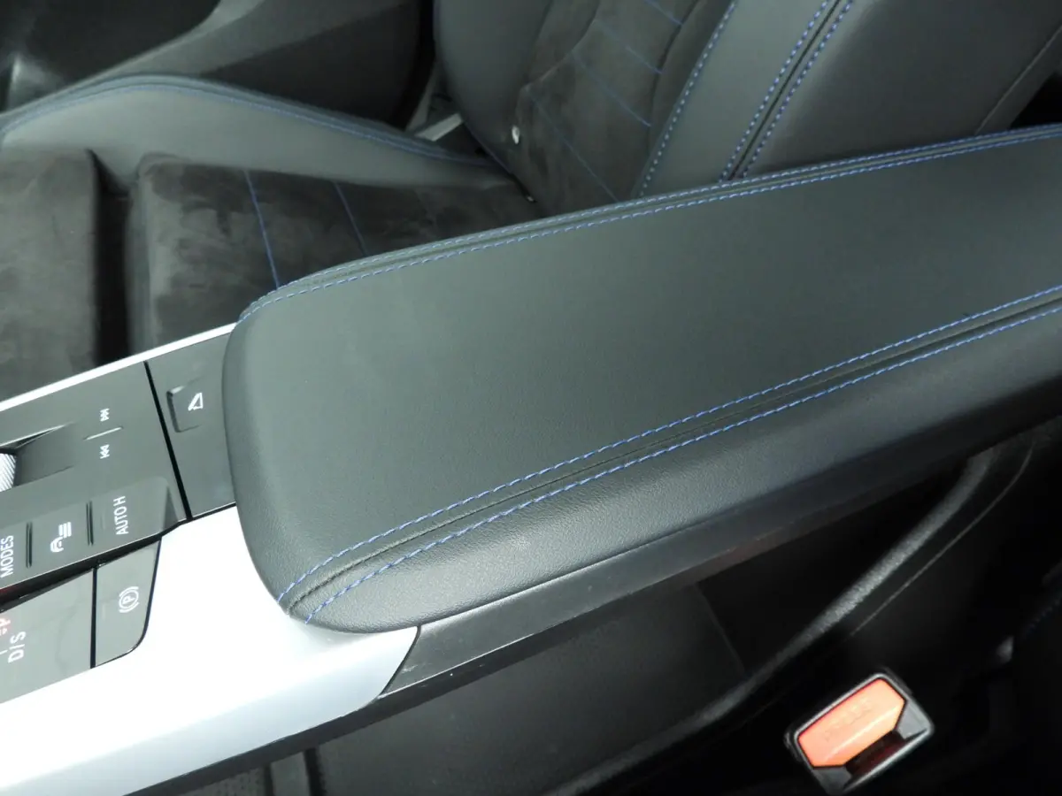 220i | M-Sportpakket | LED | HUD | Active cruise | Elektr. zetels | Keyles go | DAB | Harman-kardon sound | Alu 17 inch