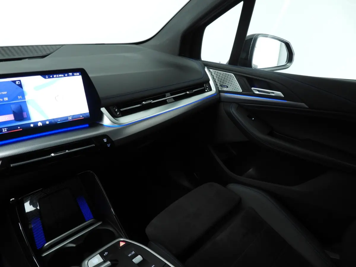 220i | M-Sportpakket | LED | HUD | Active cruise | Elektr. zetels | Keyles go | DAB | Harman-kardon sound | Alu 17 inch