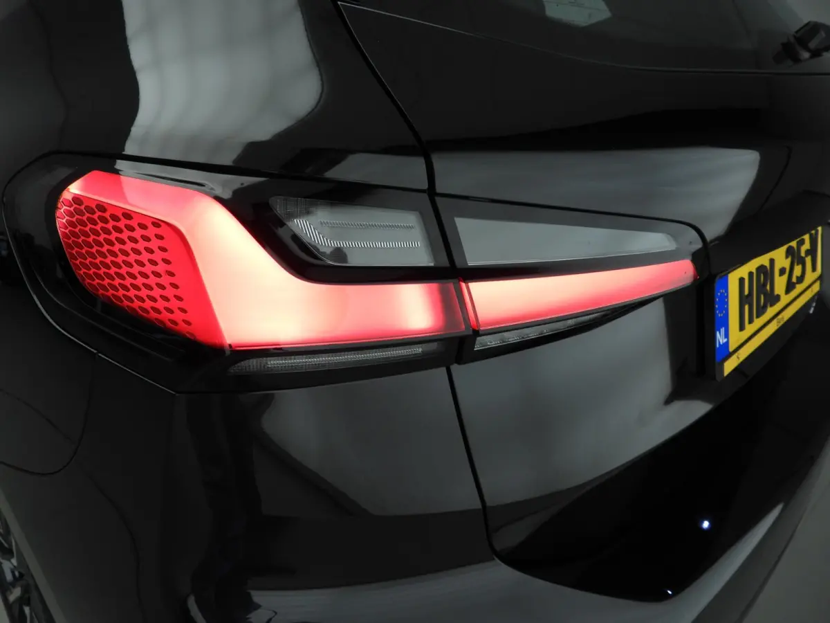 220i | M-Sportpakket | LED | HUD | Active cruise | Elektr. zetels | Keyles go | DAB | Harman-kardon sound | Alu 17 inch