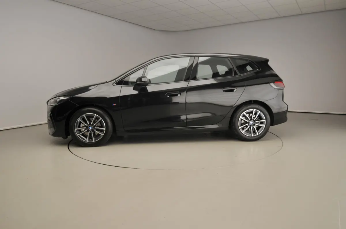 220i | M-Sportpakket | LED | HUD | Active cruise | Elektr. zetels | Keyles go | DAB | Harman-kardon sound | Alu 17 inch