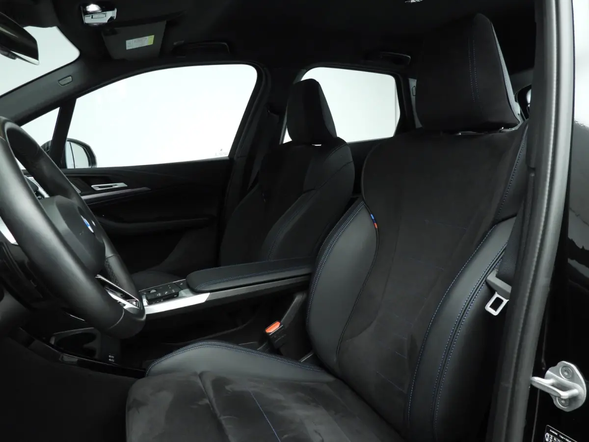 220i | M-Sportpakket | LED | HUD | Active cruise | Elektr. zetels | Keyles go | DAB | Harman-kardon sound | Alu 17 inch
