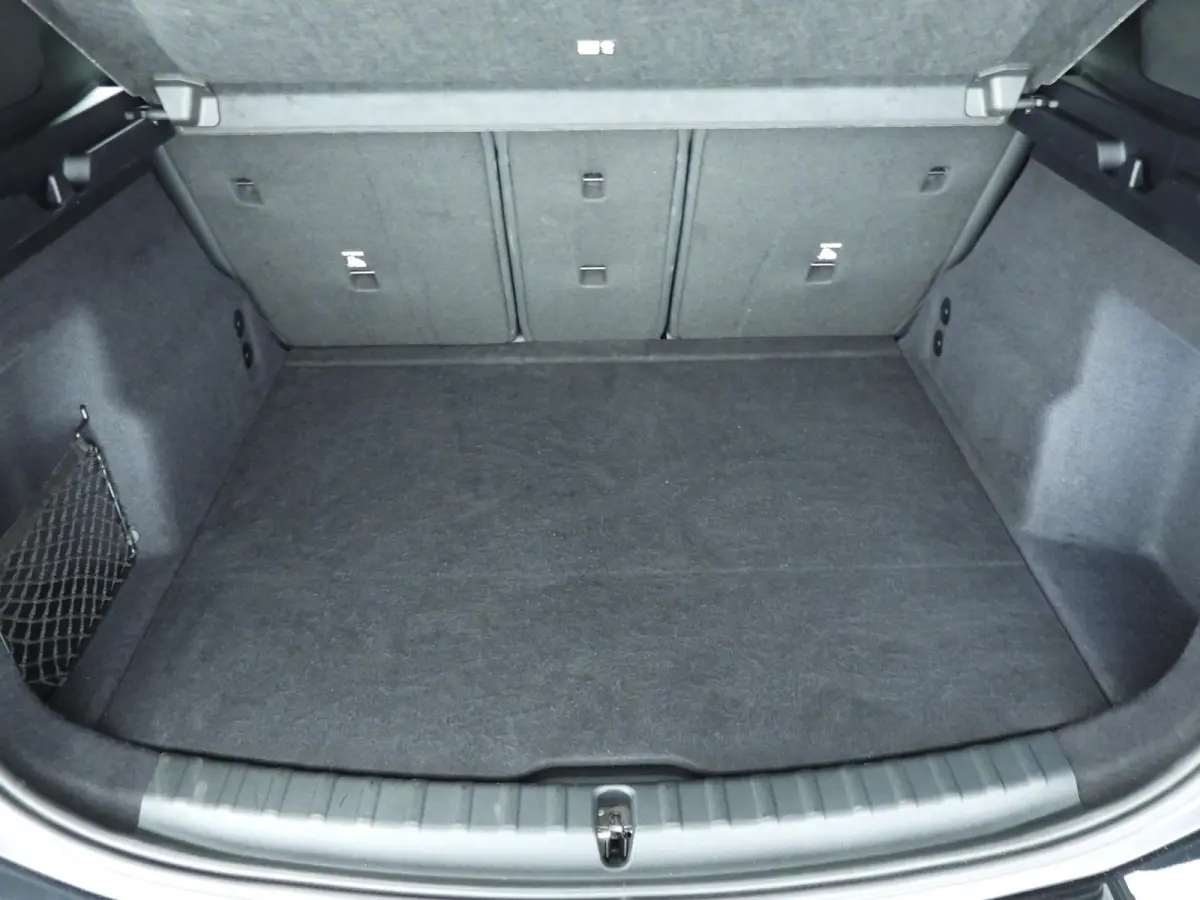 220i | M-Sportpakket | LED | HUD | Active cruise | Elektr. zetels | Keyles go | DAB | Harman-kardon sound | Alu 17 inch