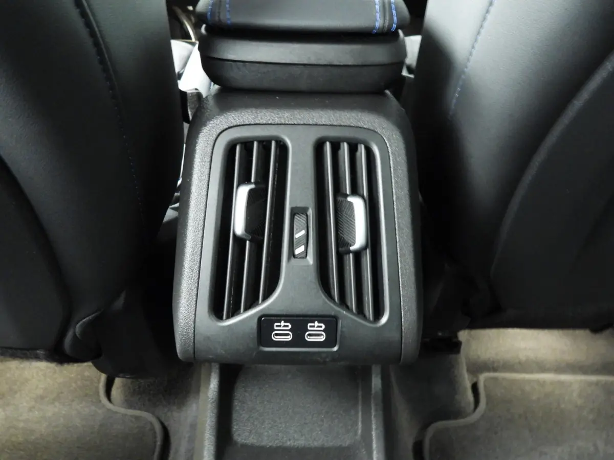 220i | M-Sportpakket | LED | HUD | Active cruise | Elektr. zetels | Keyles go | DAB | Harman-kardon sound | Alu 17 inch