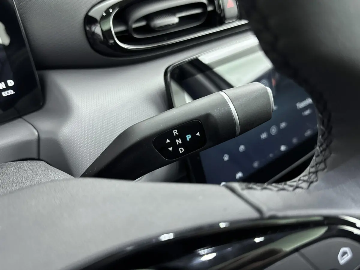 Design 37.3 kWh | Achteruitrijcamera | Navigatiesysteem | Panoramadak | Light White |