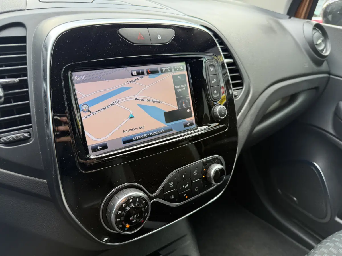 Captur. 1.2 TCe Intens. | TREKHAAK | CAMERA | NAVI | BOSE AUDIO |