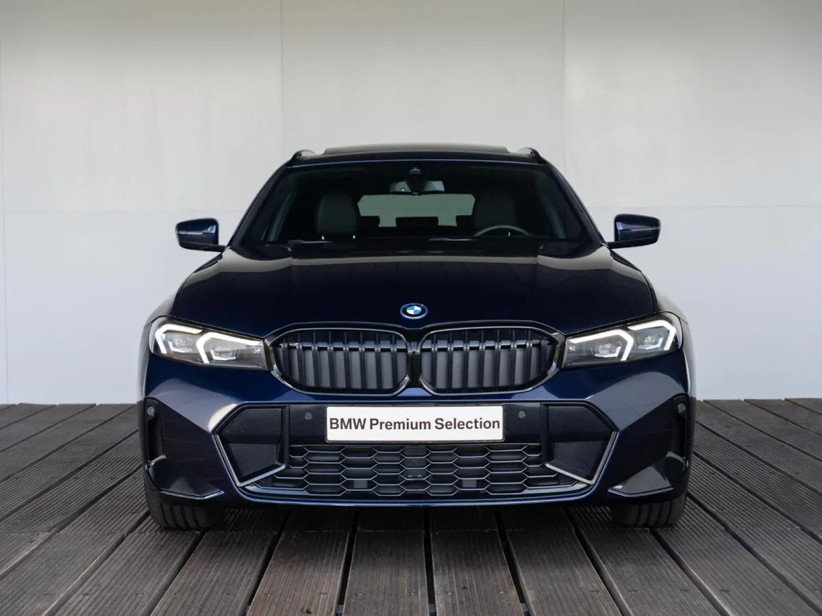 330e | M Sportpakket Pro | Achteruitrijcamera | Panoramadak | Stoelverwarming | Cruise Control | 18'' |