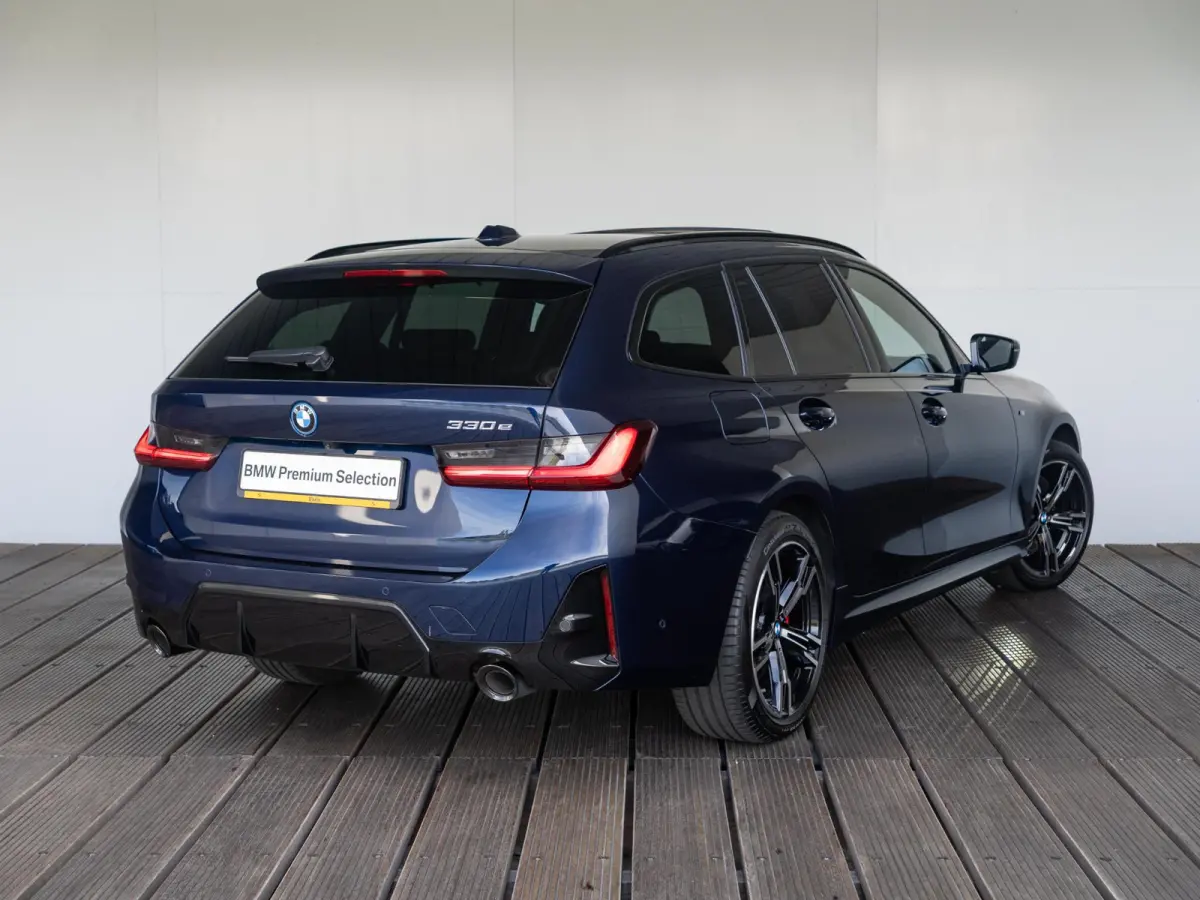 330e | M Sportpakket Pro | Achteruitrijcamera | Panoramadak | Stoelverwarming | Cruise Control | 18'' |