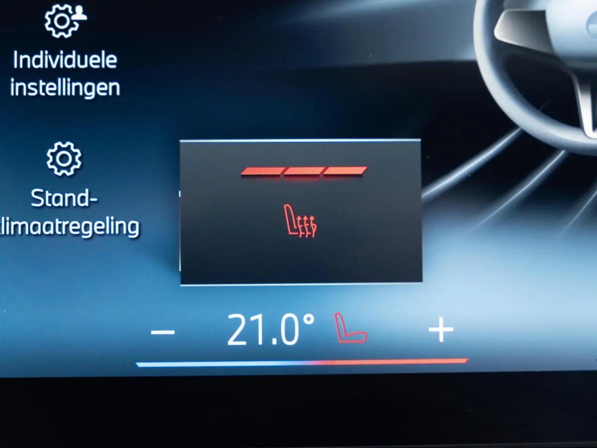 330e | M Sportpakket Pro | Achteruitrijcamera | Panoramadak | Stoelverwarming | Cruise Control | 18'' |