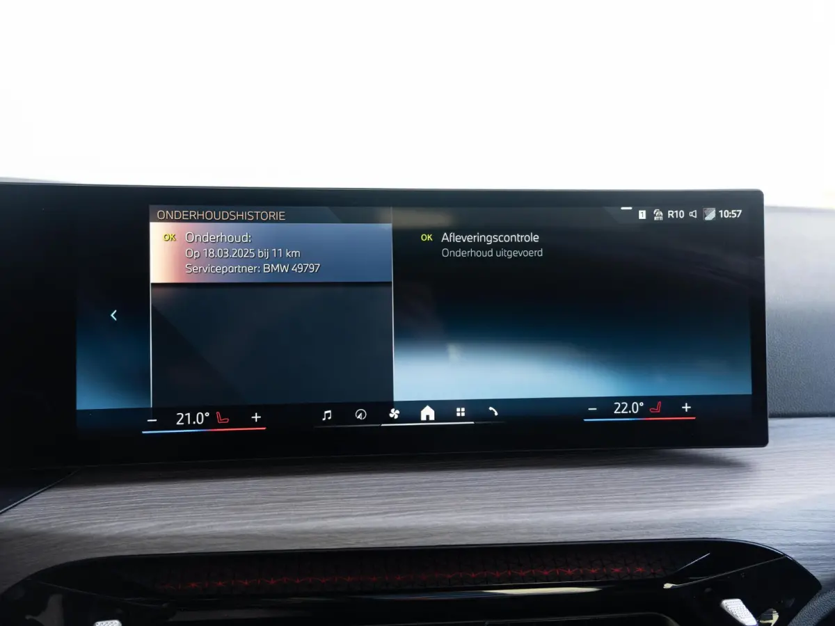 330e | M Sportpakket Pro | Achteruitrijcamera | Panoramadak | Stoelverwarming | Cruise Control | 18'' |