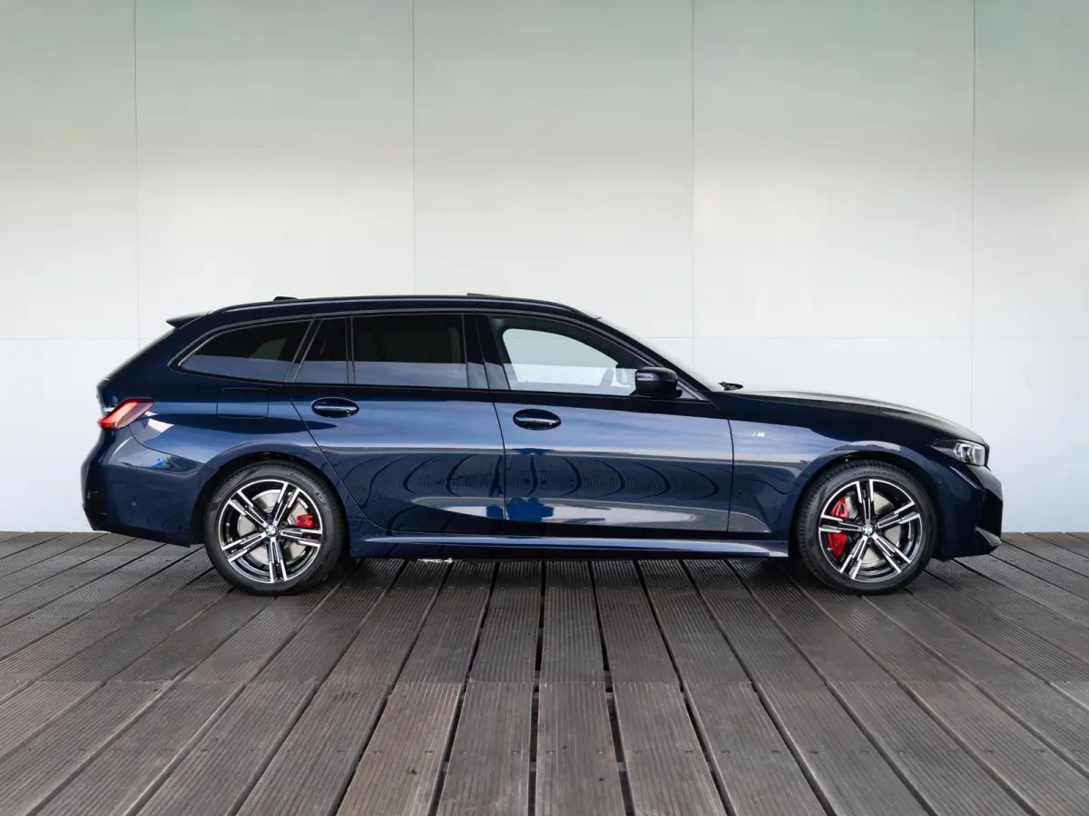 330e | M Sportpakket Pro | Achteruitrijcamera | Panoramadak | Stoelverwarming | Cruise Control | 18'' |