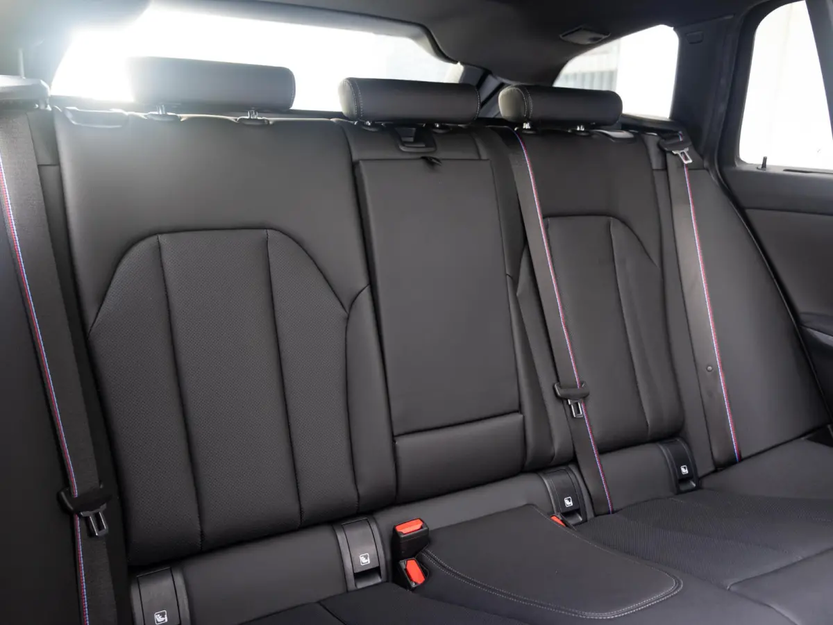 330e | M Sportpakket Pro | Achteruitrijcamera | Panoramadak | Stoelverwarming | Cruise Control | 18'' |