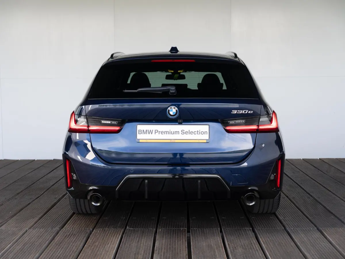 330e | M Sportpakket Pro | Achteruitrijcamera | Panoramadak | Stoelverwarming | Cruise Control | 18'' |
