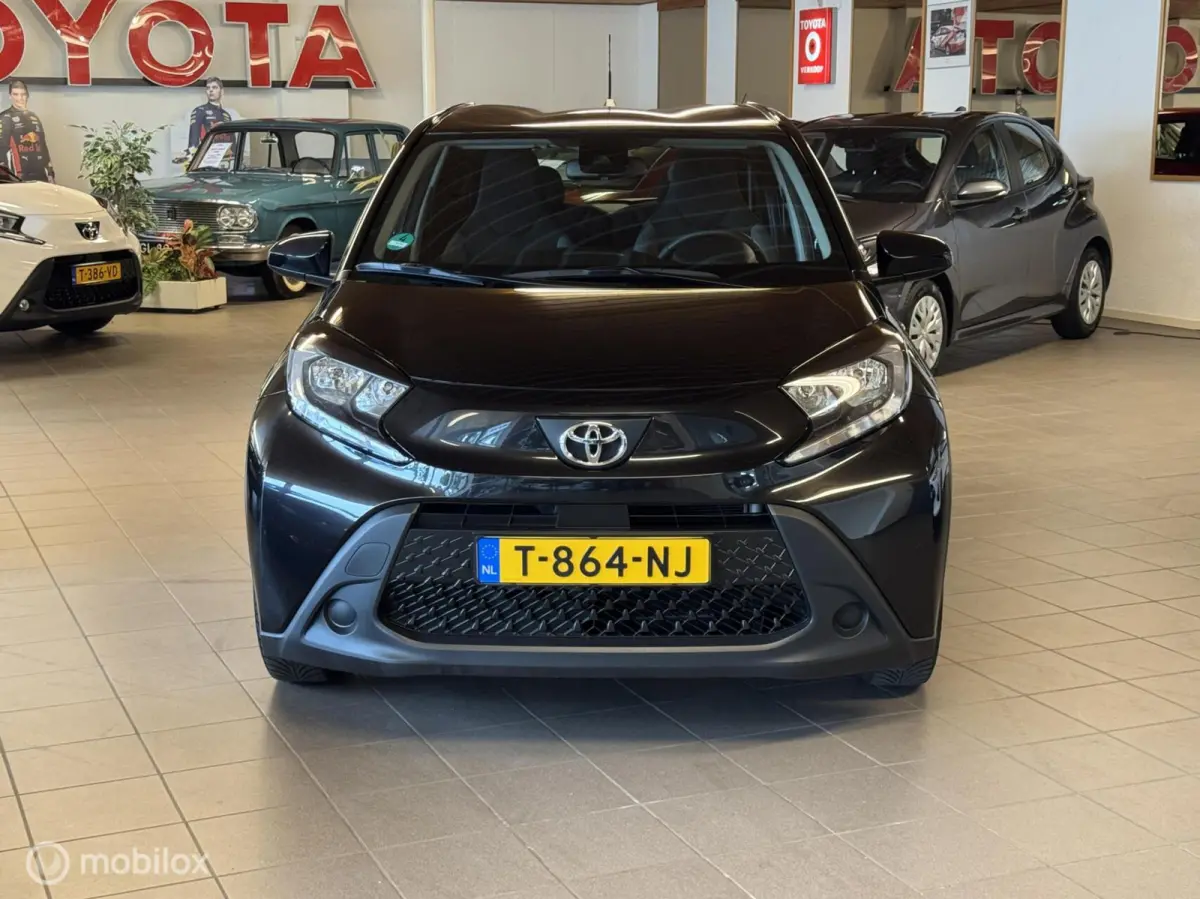 1.0 VVT-i MT Play Nederlandse auto.