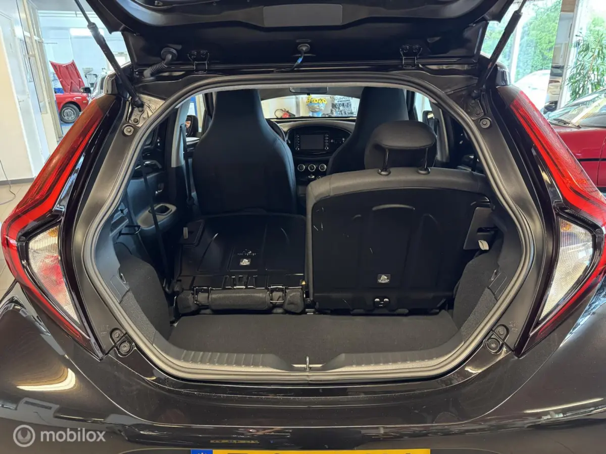 1.0 VVT-i MT Play Nederlandse auto.