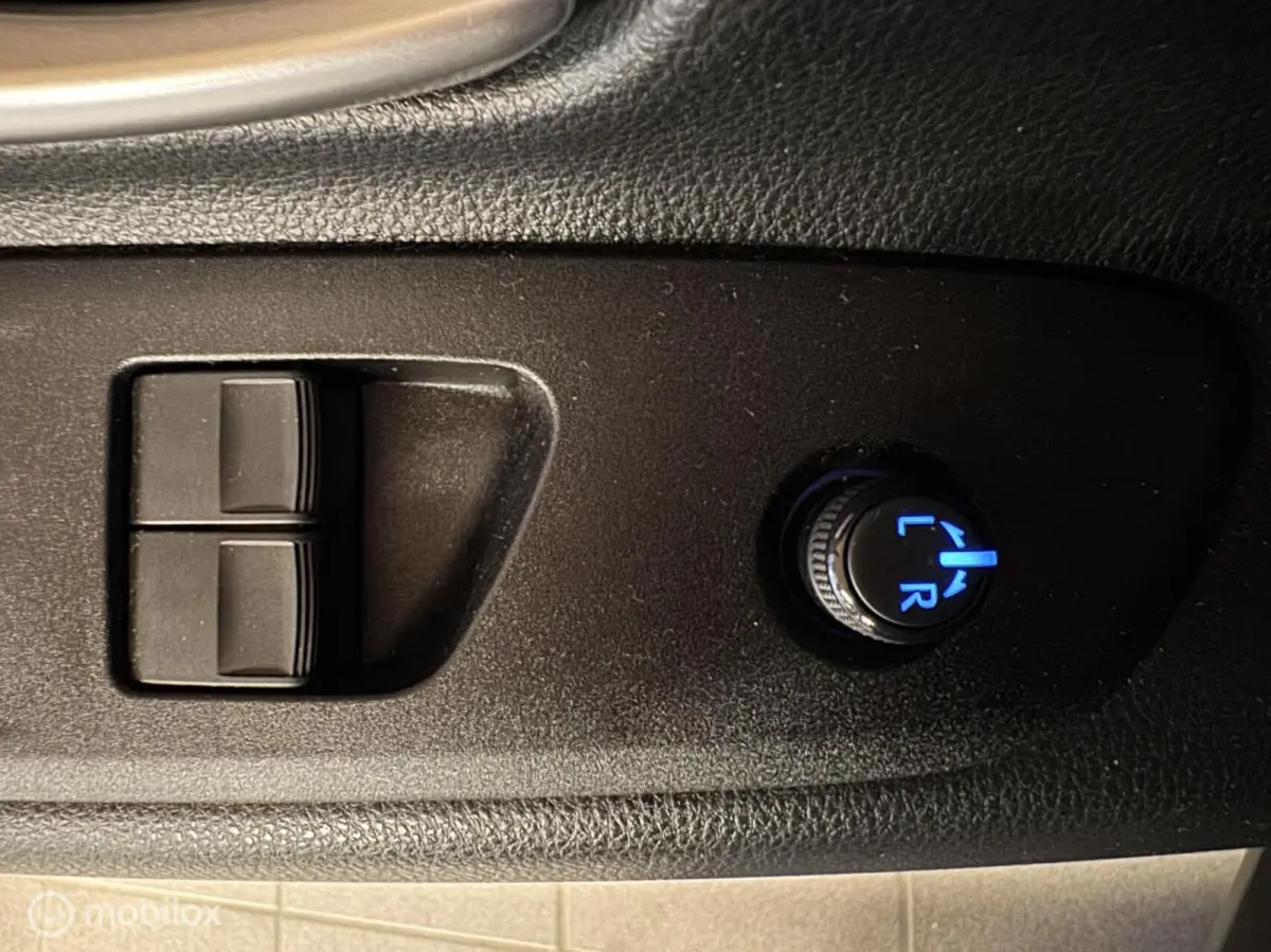 1.0 VVT-i MT Play Nederlandse auto.